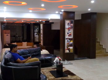เดอะ เวอร์ดา คาร์โมนา Hotel วาร์กา ภายนอก รูปภาพ